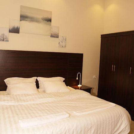 Spacious Apartments At Basla St 3 Mins From King Fahd Stadium リヤード エクステリア 写真