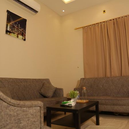 Spacious Apartments At Basla St 3 Mins From King Fahd Stadium リヤード エクステリア 写真
