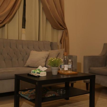 Spacious Apartments At Basla St 3 Mins From King Fahd Stadium リヤード エクステリア 写真