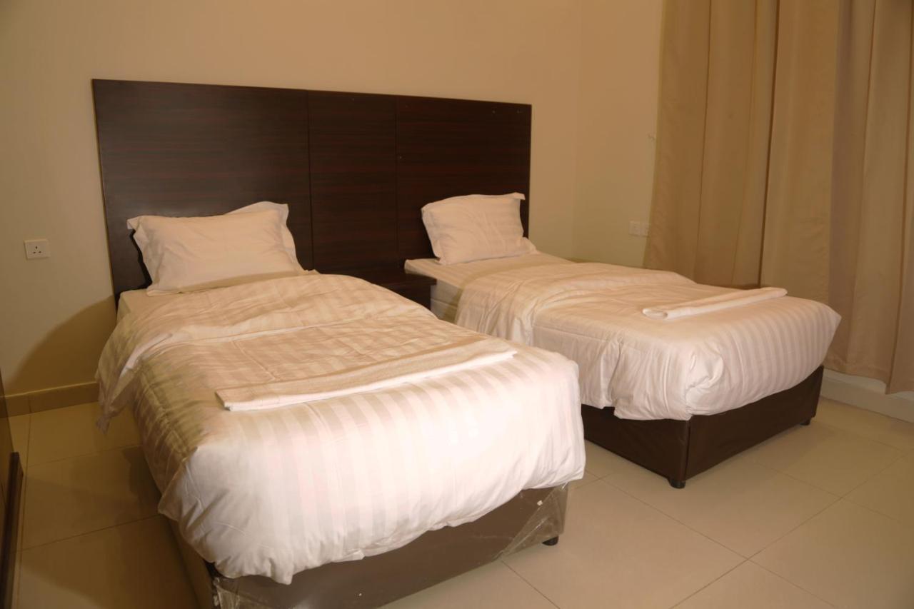 Spacious Apartments At Basla St 3 Mins From King Fahd Stadium リヤード エクステリア 写真