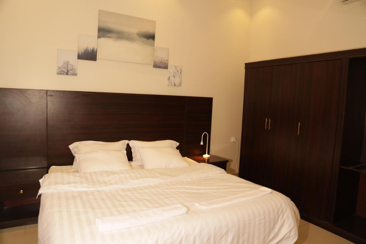 Spacious Apartments At Basla St 3 Mins From King Fahd Stadium リヤード エクステリア 写真