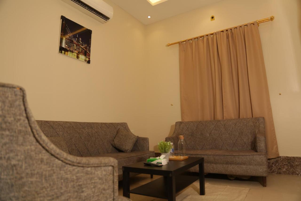 Spacious Apartments At Basla St 3 Mins From King Fahd Stadium リヤード エクステリア 写真