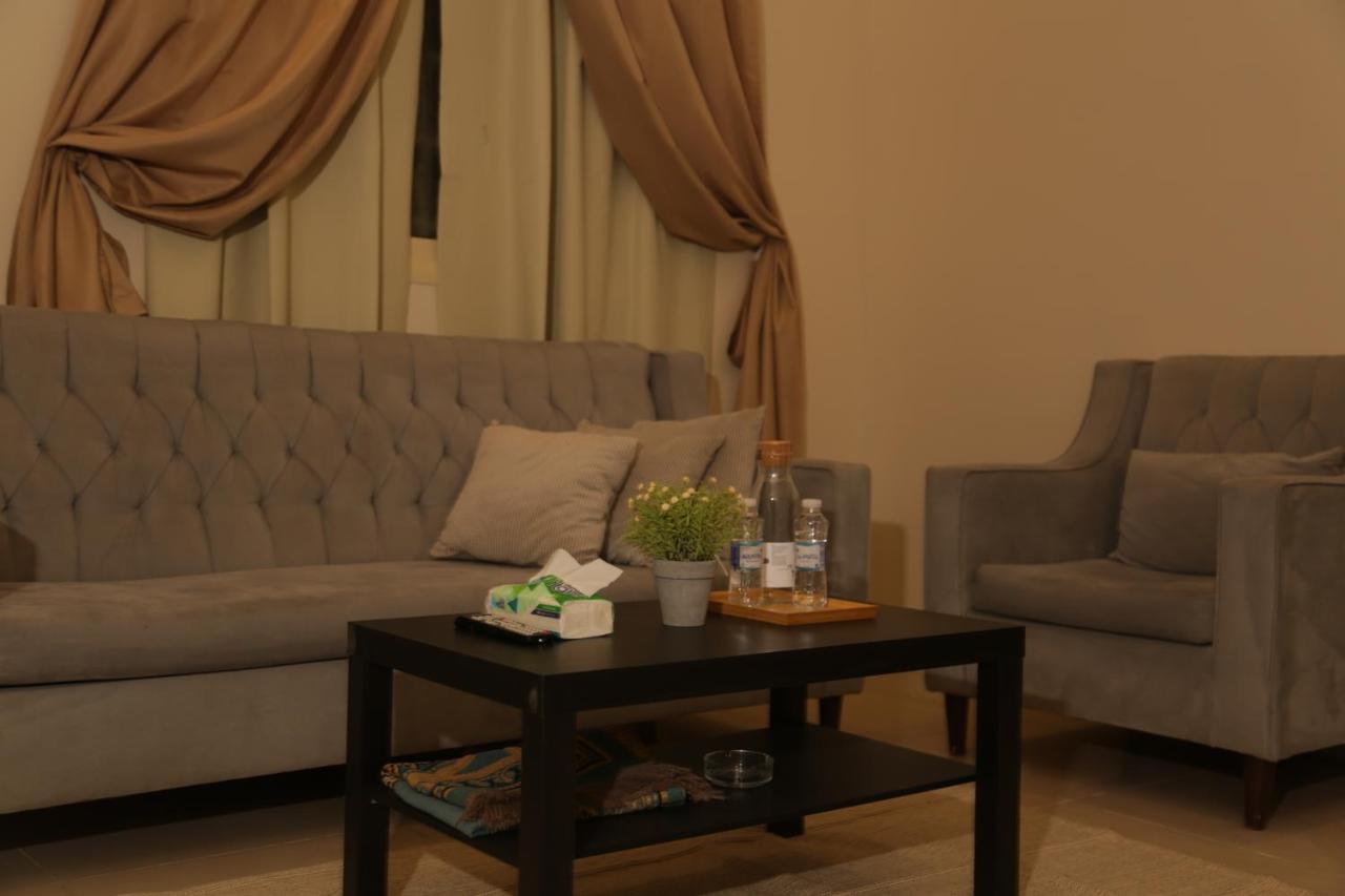 Spacious Apartments At Basla St 3 Mins From King Fahd Stadium リヤード エクステリア 写真